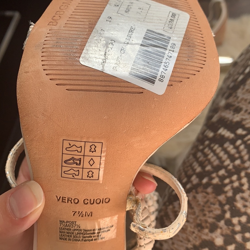 👡 BCBGMaxAzria Heels - Picture 5 of 6